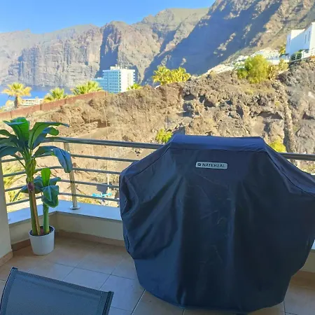 Luxury Gigantes Apartment